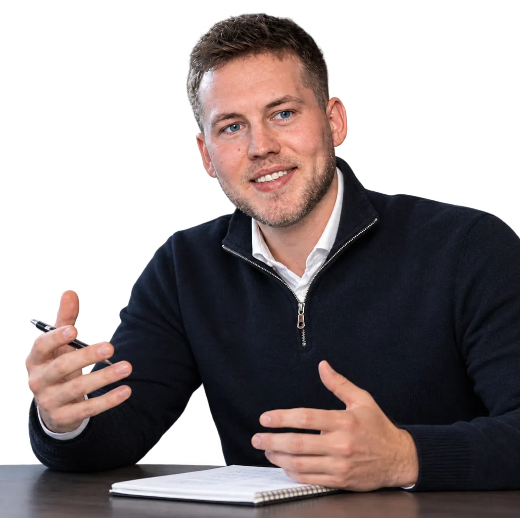 Nicolai ved sit skrivebord